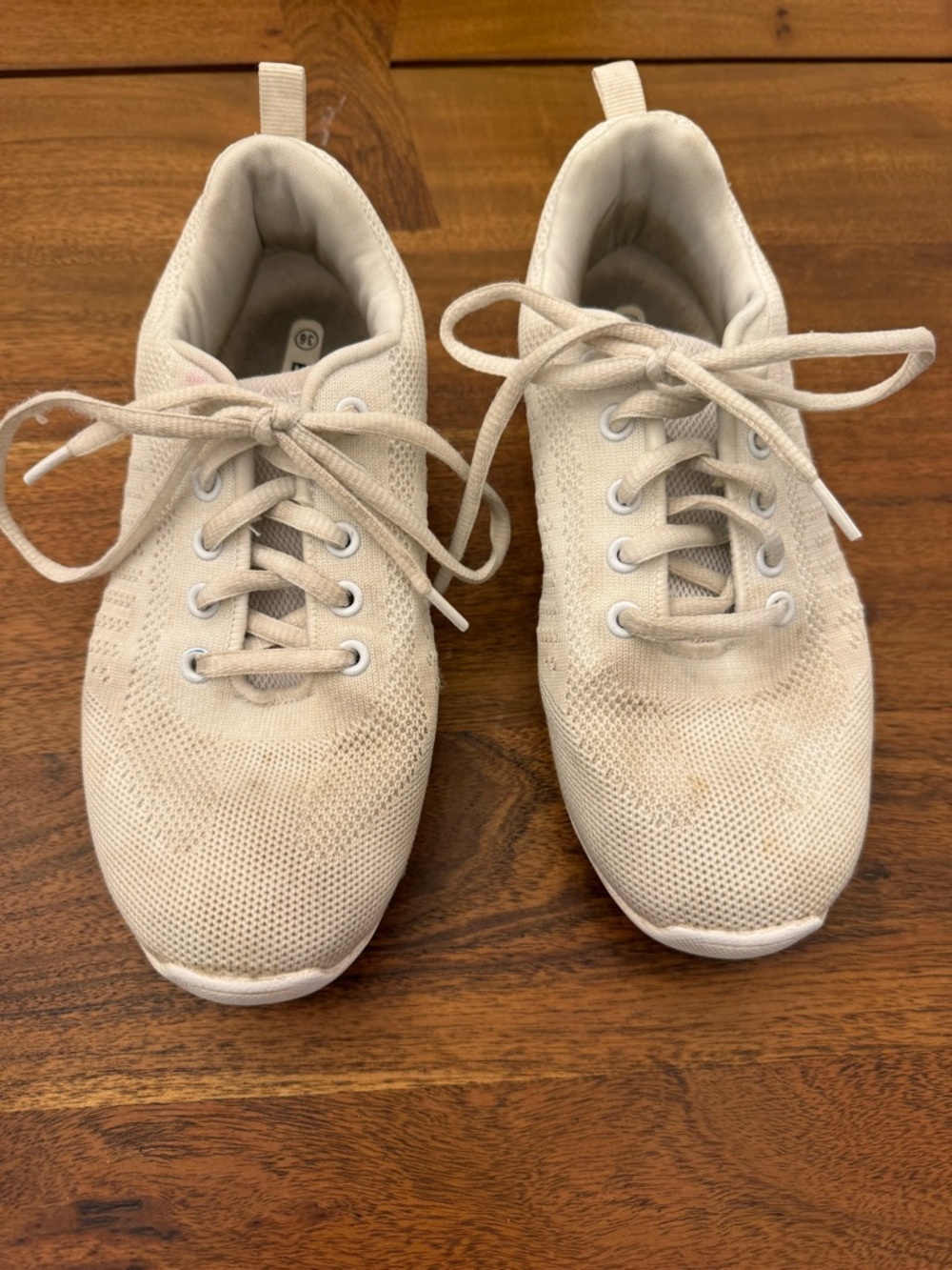 Cheer shoes